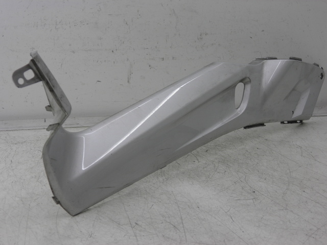 photo de LEFT FOOTREST BRACKET YAMAHA XMAX X-MAX 125 (2006 - 2009)