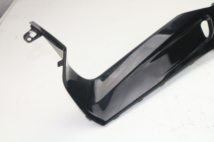 photo de LEFT FOOTREST BRACKET YAMAHA XMAX X-MAX 125 (2006 - 2009)