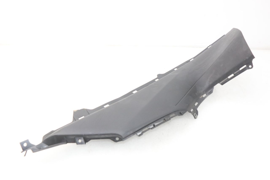 photo de LEFT MIDDLE FLOOR PANEL YAMAHA YP T-MAX TMAX 530 (2017 - 2020)