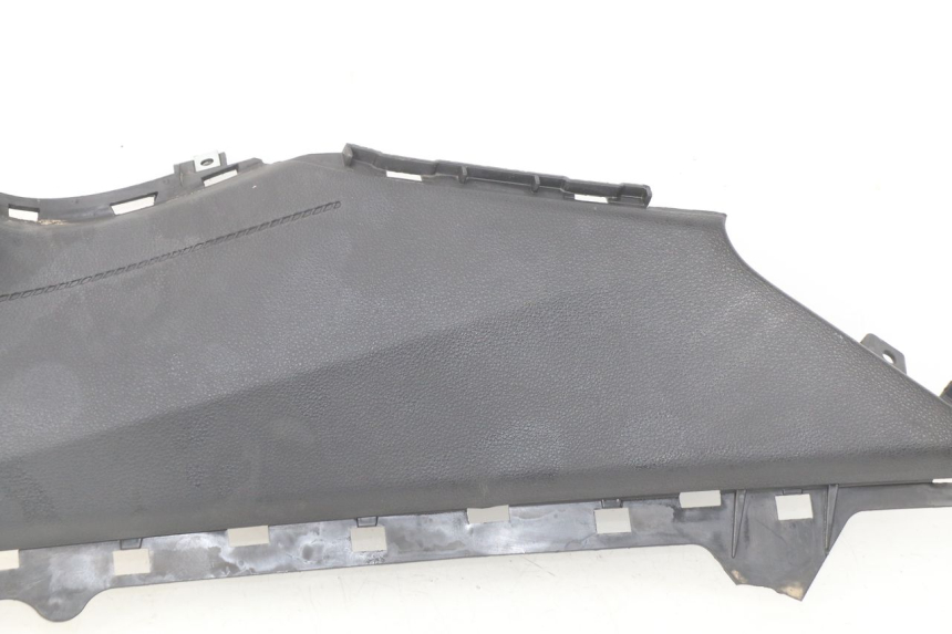 photo de LEFT MIDDLE FLOOR PANEL YAMAHA YP T-MAX TMAX 530 (2017 - 2020)