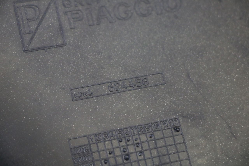 photo de MIDDLE FLOOR PANEL PIAGGIO MP3 125 (2006 - 2014)