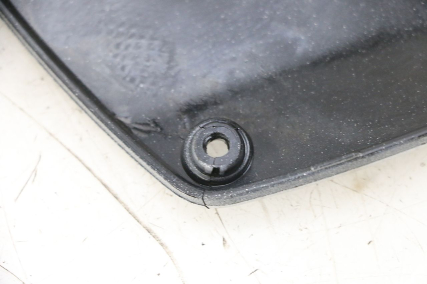 photo de FOOTREST JUNCTION PIAGGIO MP3 RL 250 (2007 - 2010) - Zoom on usage condition