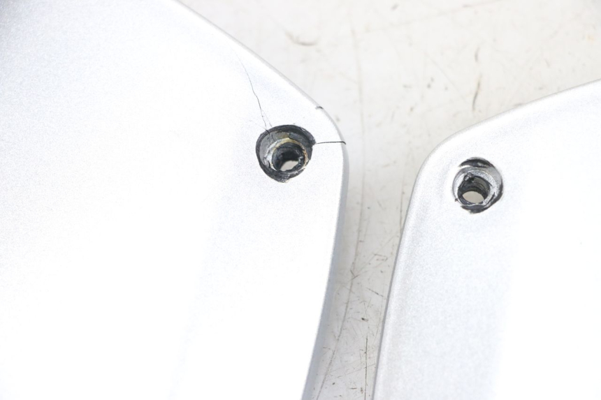 photo de FOOTREST JUNCTION PIAGGIO MP3 RL 250 (2007 - 2010) - Product overview