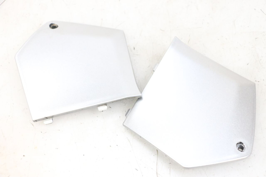 photo de FOOTREST JUNCTION PIAGGIO MP3 RL 250 (2007 - 2010) - Surface and material condition