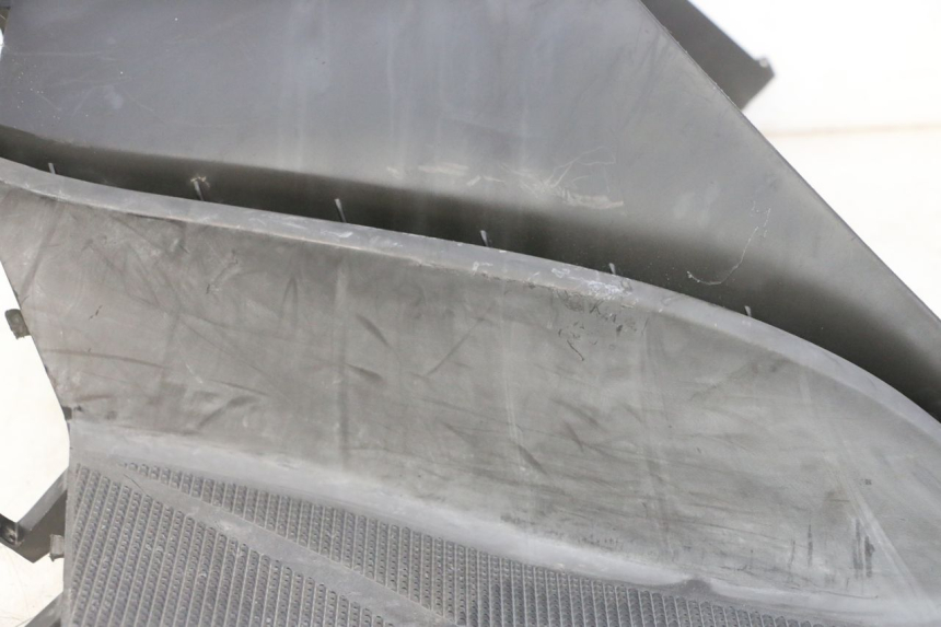 photo de MIDDLE FLOOR PANEL YAMAHA YP MAJESTY 125 (2007 - 2010)