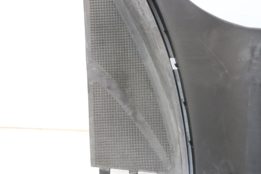 photo de MIDDLE FLOOR PANEL YAMAHA YP MAJESTY 125 (2007 - 2010)