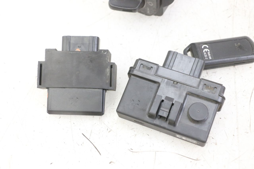 photo de LOCK SET KEY ECU HONDA SH i 300 (2015 - 2020)