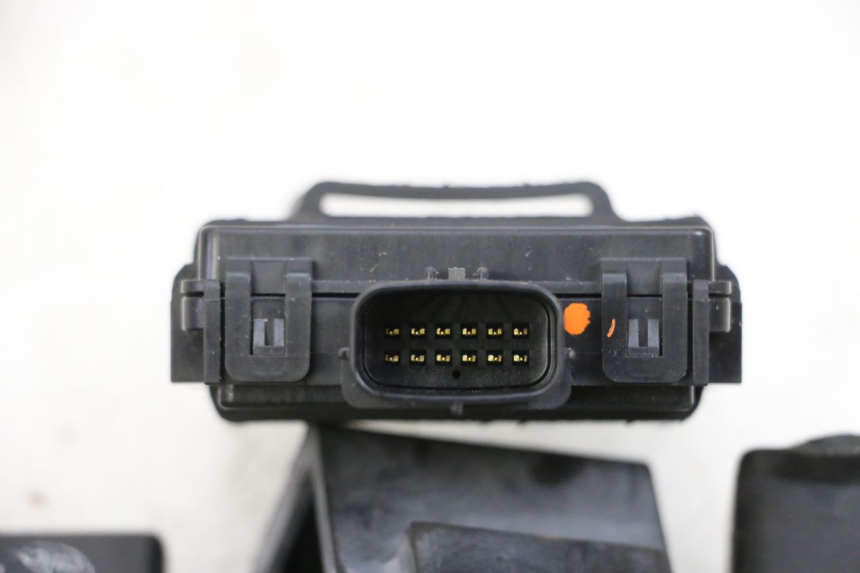 photo de LOCK SET KEY ECU YAMAHA NEO'S CORE 1 (2022 - 2026) - High-resolution close-up