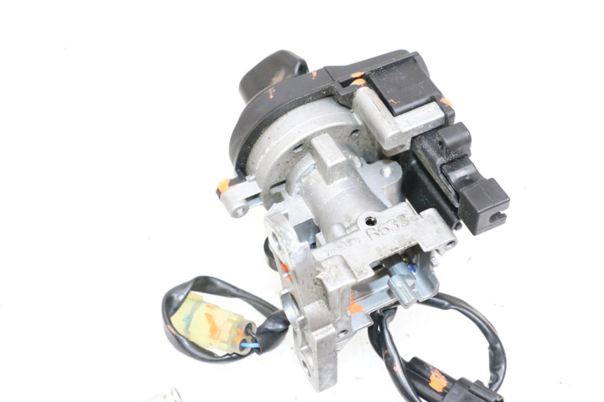 photo de LOCK SET KEY ECU YAMAHA NEO'S CORE 1 (2022 - 2026) - Zoom on usage condition