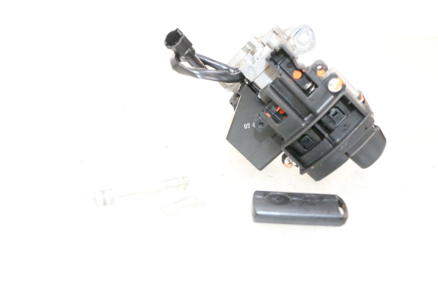 photo de LOCK SET KEY ECU YAMAHA NEO'S CORE 1 (2022 - 2026) - Technical close-up