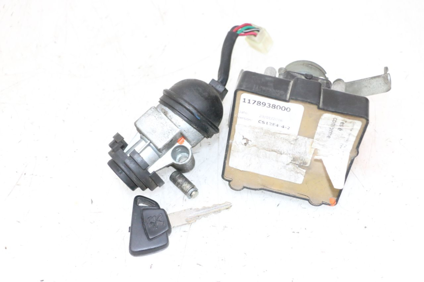 photo de LOCK SET KEY ECU PEUGEOT SATELIS 125 (2013 - 2018) - Zoom on usage condition