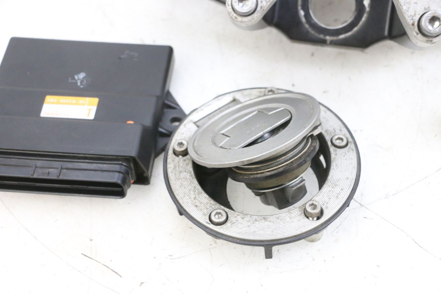 photo de LOCK KEY CDI IGNITION SWITCH KIT YAMAHA TDM ABS 900 (2002 - 2014)