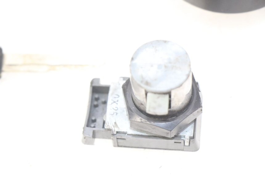 photo de LOCK KEY CDI IGNITION SWITCH KIT YAMAHA X-MAX XMAX 125 (2010 - 2014)