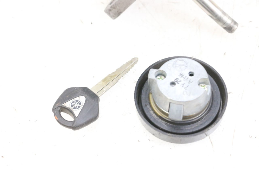 photo de LOCK KEY CDI IGNITION SWITCH KIT YAMAHA XMAX X-MAX 125 (2006 - 2009) - Detailed visual inspection