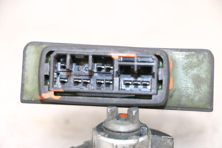 photo de LOCK KEY CDI IGNITION SWITCH KIT PIAGGIO X8 125 (2004 - 2007) - Zoom on usage condition