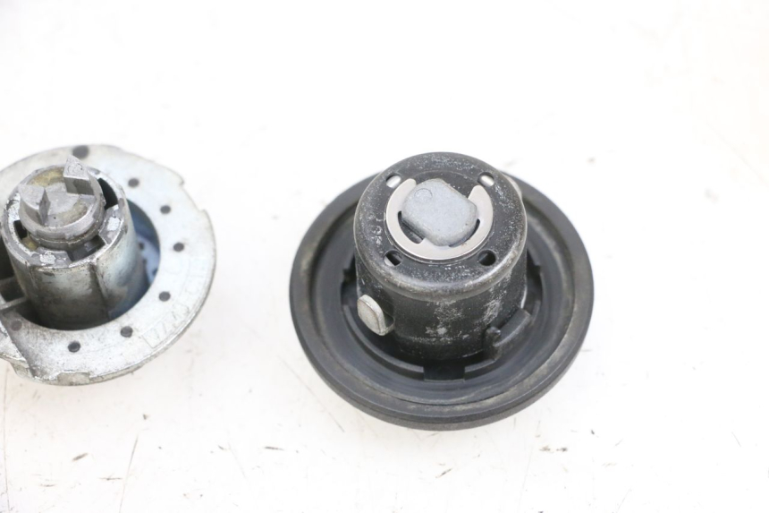 photo de LOCK SET KEY PIAGGIO FLY 4T 50 (2013 - 2017) - Zoom on usage condition