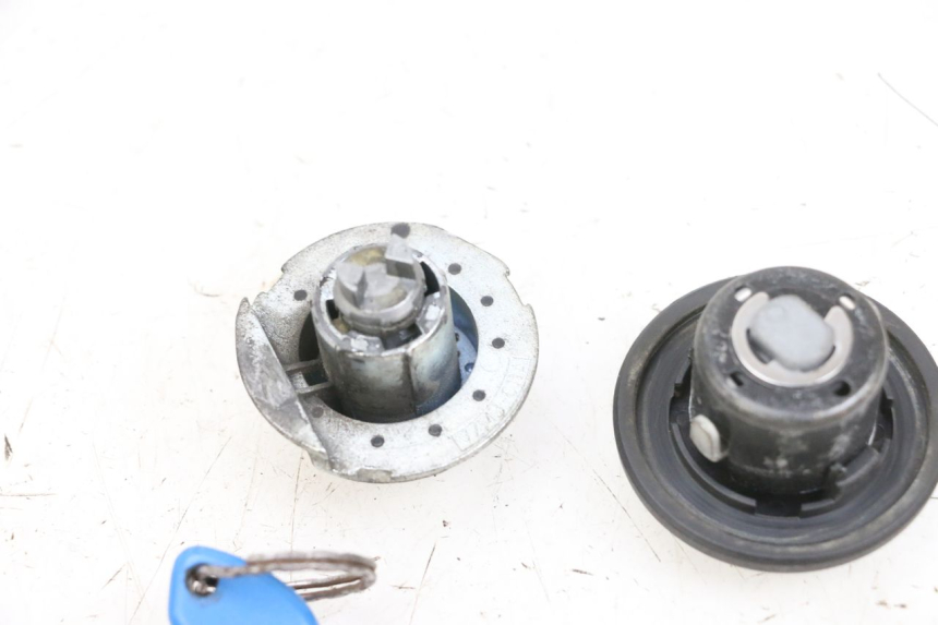 photo de LOCK SET KEY PIAGGIO FLY 4T 50 (2013 - 2017) - Alternative perspective