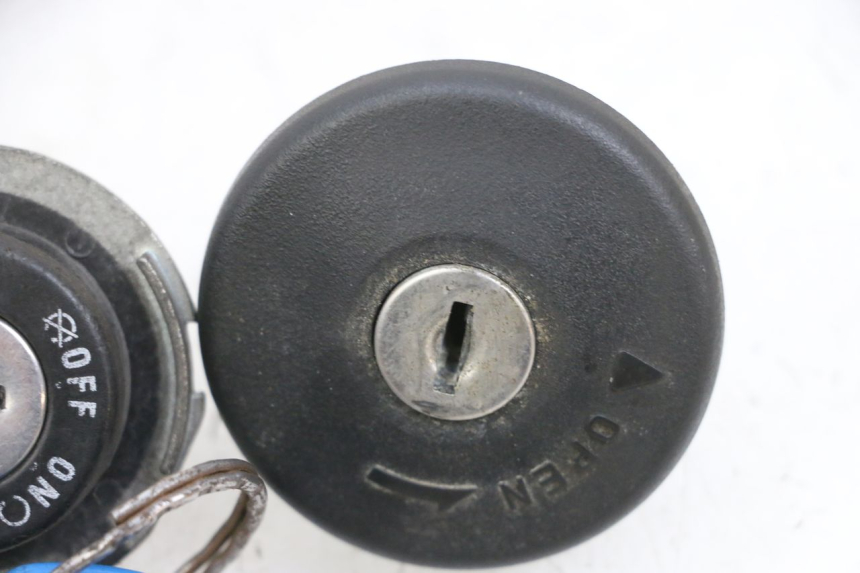 photo de LOCK SET KEY PIAGGIO FLY 4T 50 (2013 - 2017) - Fixing points details