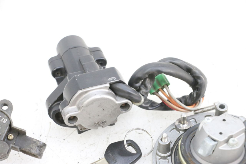 photo de LOCK SET KEY SUZUKI GSF N BANDIT 600 (1996 - 1999) - Zoom on usage condition