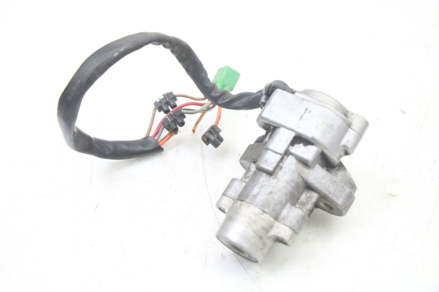 photo de LOCK SET KEY SUZUKI GSF S BANDIT 600 (2000 - 2004) - Zoom on usage condition