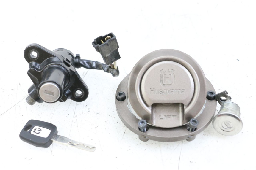 photo de LOCK SET KEY HUSQVARNA SVARTPILEN 401 (2018 - 2023)