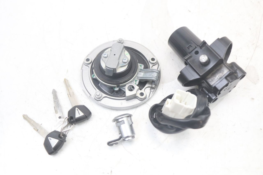 photo de LOCK KEY NEIMAN KIT KAWASAKI VERSYS ABS 650 (2015 - 2018)