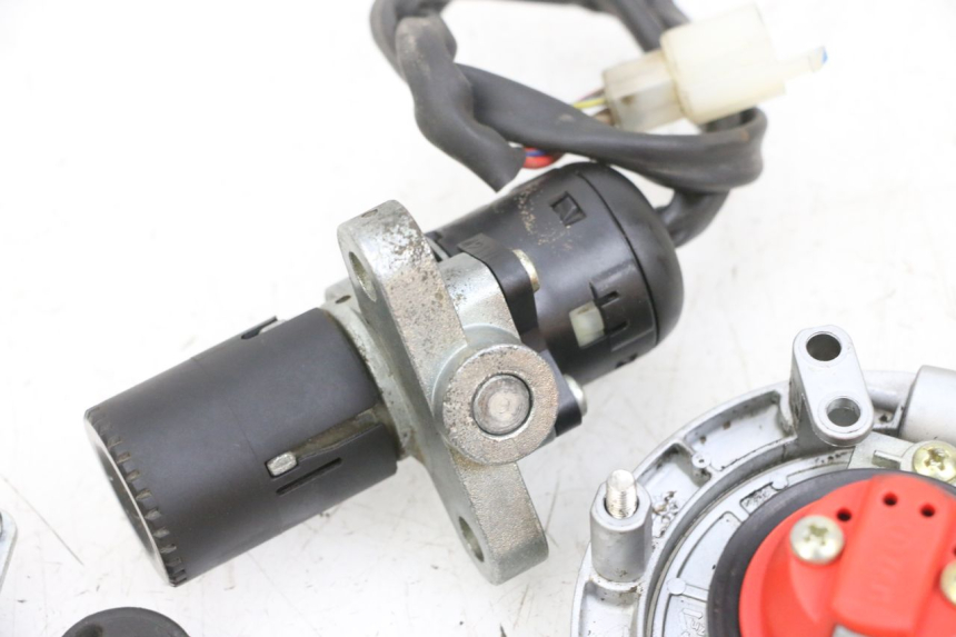 photo de LOCK SET KEY YAMAHA TZR 50 (2008 - 2016) - Technical close-up