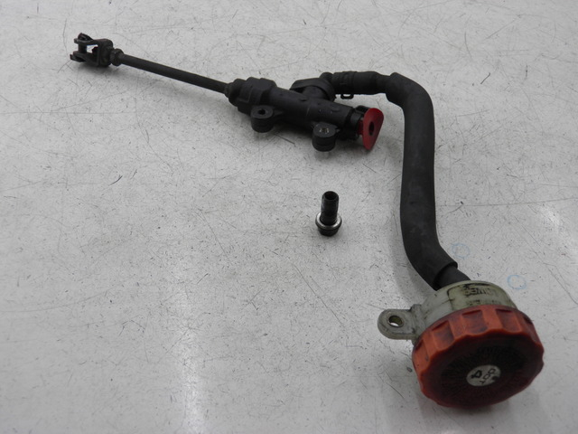 photo de REAR BRAKE MASTER CYLINDER HONDA CB SEVEN FITTY 750 (1992 - 2003)