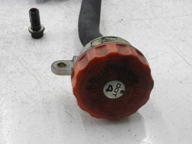 photo de REAR BRAKE MASTER CYLINDER HONDA CB SEVEN FITTY 750 (1992 - 2003)