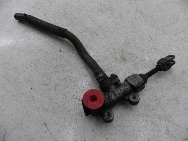 photo de REAR BRAKE MASTER CYLINDER SUZUKI GS GSE 500 (2001 - 2003)