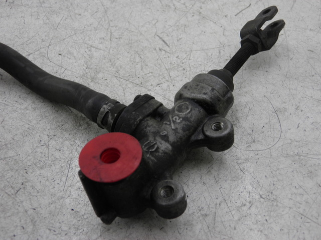 photo de REAR BRAKE MASTER CYLINDER SUZUKI GS GSE 500 (2001 - 2003)