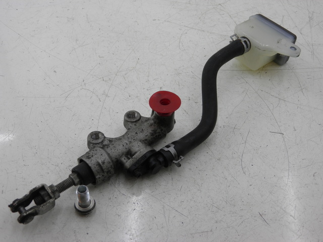 photo de REAR BRAKE MASTER CYLINDER SUZUKI GSX F GSXF 650 (2007 - 2015)