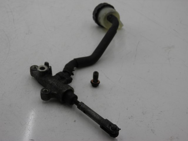 photo de REAR BRAKE MASTER CYLINDER YAMAHA FZX FAZER 750 (1987 - 1998)