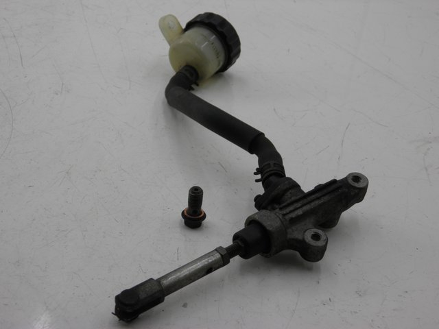 photo de REAR BRAKE MASTER CYLINDER YAMAHA FZX FAZER 750 (1987 - 1998)