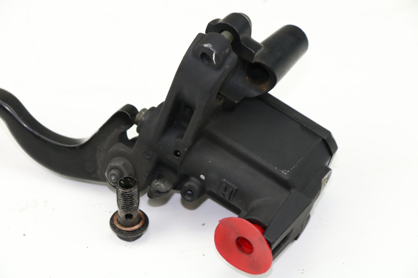 photo de REAR BRAKE MASTER CYLINDER YAMAHA XMAX X-MAX 125 (2006 - 2009)