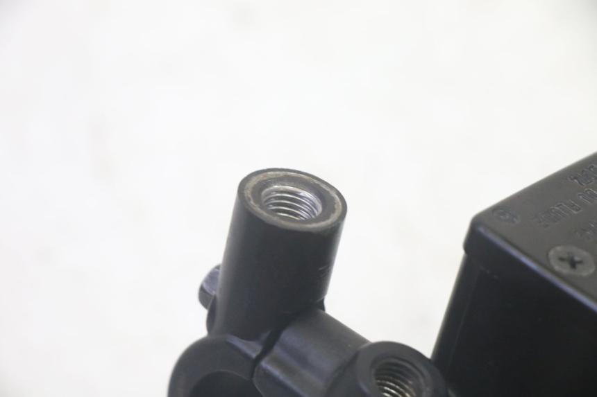 photo de FRONT BRAKE MASTER CYLINDER SUZUKI BURGMAN 125 (2007 - 2014) - Fixing points details