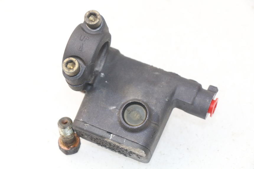 photo de FRONT BRAKE MASTER CYLINDER YAMAHA BW'S 50 (1999 - 2003) - Alternative perspective