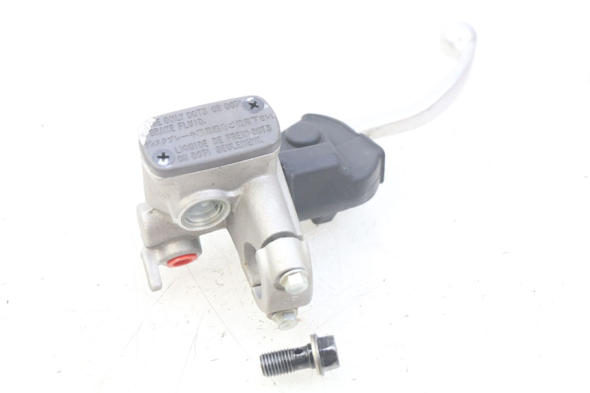 photo de FRONT BRAKE MASTER CYLINDER HONDA CRF CR-F 125 (2022 - 2023) - Technical close-up