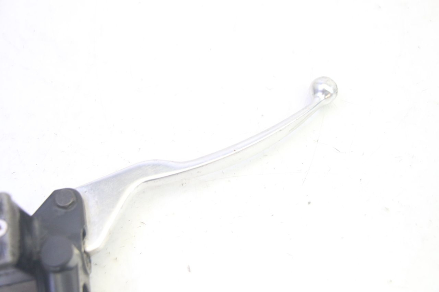 photo de FRONT BRAKE MASTER CYLINDER SYM GTS EVO 125 (2009 - 2013) - Zoom on usage condition