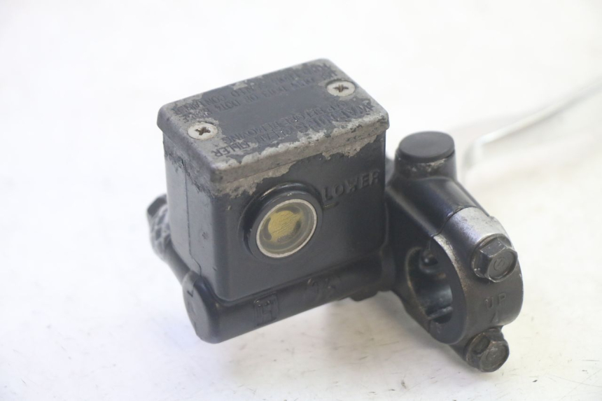 photo de FRONT BRAKE MASTER CYLINDER SYM GTS EVO 125 (2009 - 2013) - Alternative perspective