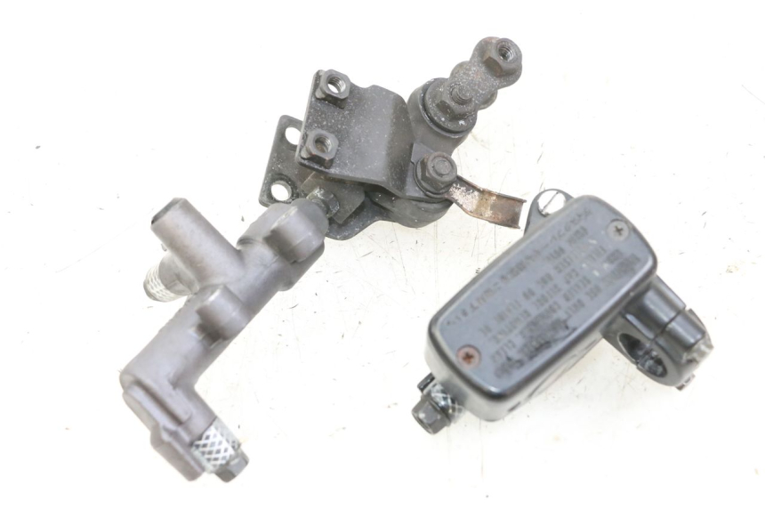 photo de FRONT BRAKE MASTER CYLINDER HONDA CBR F 1000 (1993 - 1996)