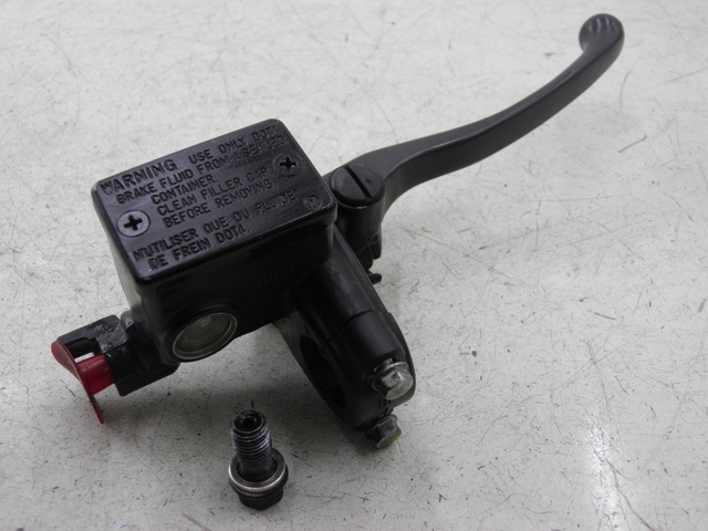 photo de FRONT BRAKE MASTER CYLINDER HONDA FES S-WING SWING 125 (2007 - 2015)