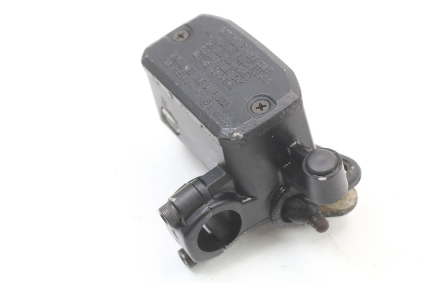 photo de FRONT BRAKE MASTER CYLINDER HONDA NTV DEAUVILLE 650 (1998 - 2001)