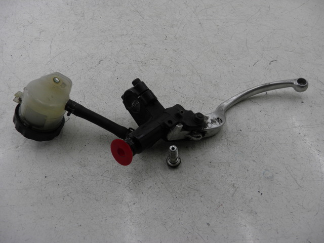 photo de FRONT BRAKE MASTER CYLINDER KAWASAKI ZX 9R NINJA 900 (1999 - 2001) - Zoom on usage condition