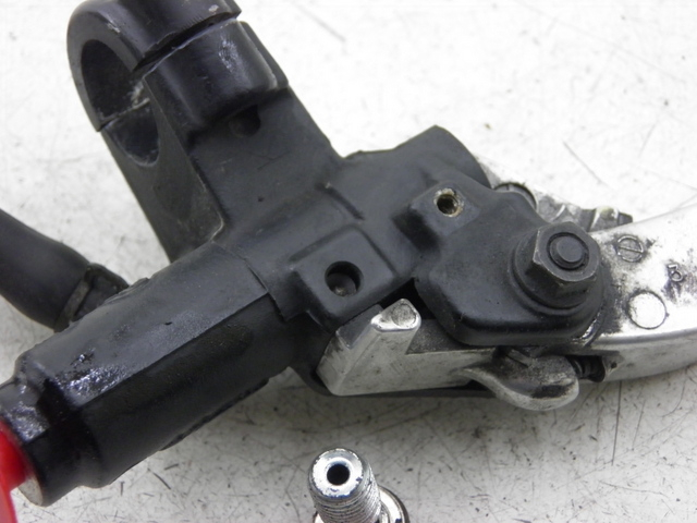 photo de FRONT BRAKE MASTER CYLINDER KAWASAKI ZX 9R NINJA 900 (1999 - 2001) - Checked used part