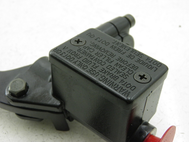 photo de FRONT MASTER CYLINDER PEUGEOT KISBEE 4T 50 (2010 - 2017)