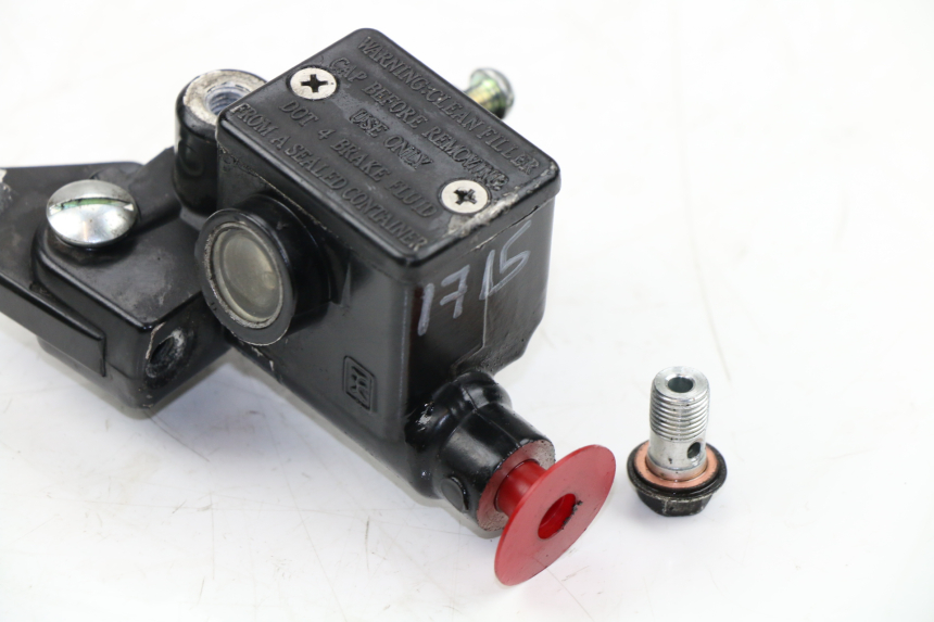 photo de FRONT BRAKE MASTER CYLINDER PIAGGIO TYPHOON 50 (2010 - 2012) - Zoom on usage condition