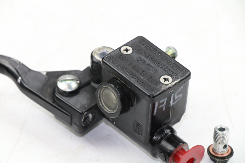 photo de FRONT BRAKE MASTER CYLINDER PIAGGIO TYPHOON 50 (2010 - 2012) - Fixing points details