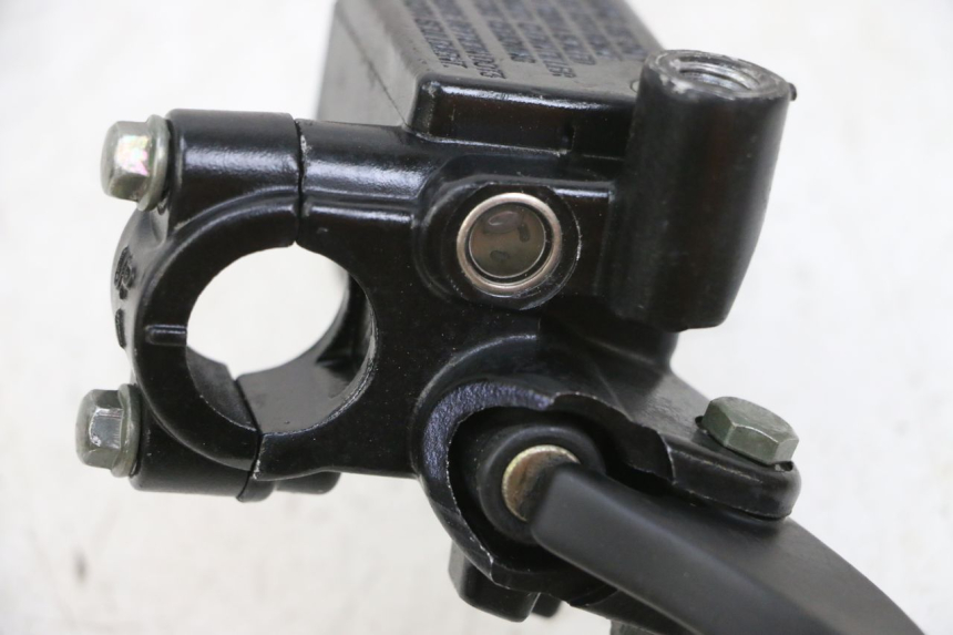 photo de FRONT BRAKE MASTER CYLINDER EFUN PUSA 1 - Technical close-up