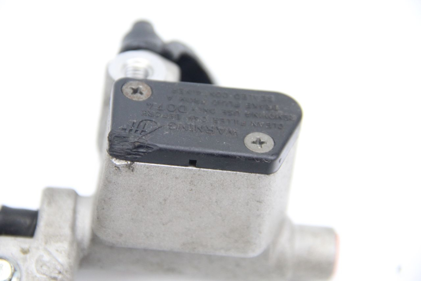 photo de FRONT BRAKE MASTER CYLINDER RIEJU RR 50 (1998 - 2007) - Zoom on usage condition
